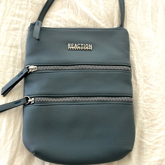 REACTION KENNETH COLE CROSSBODY - Picture 1 of 4